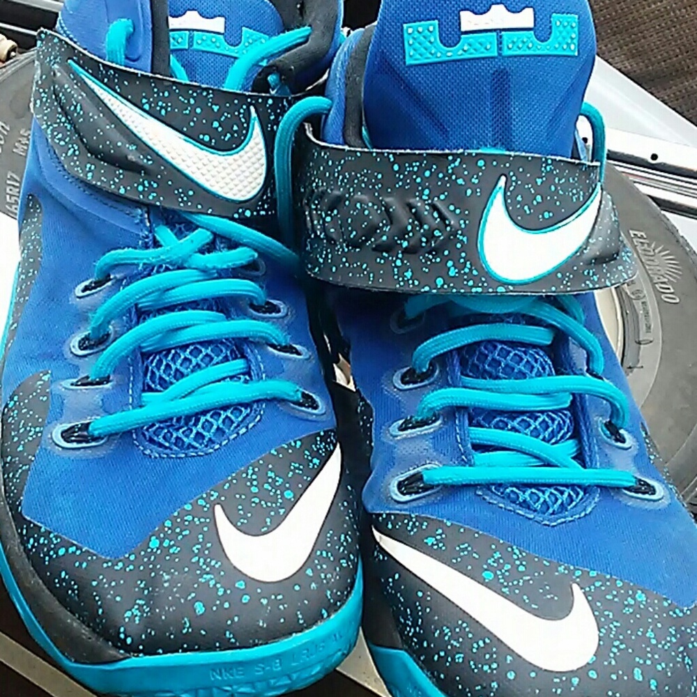 A good pair of LeBron James.
